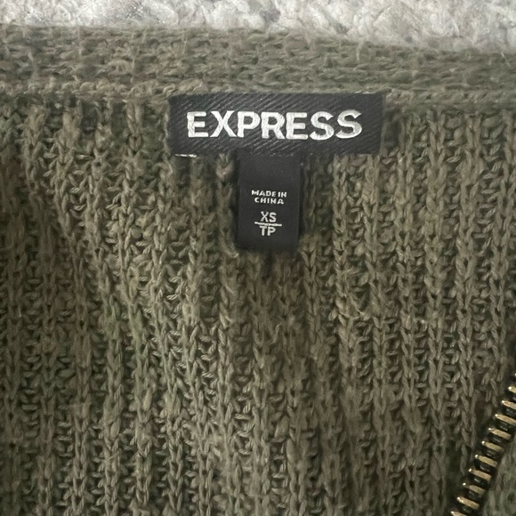 Green sweater - Picture 2 of 2